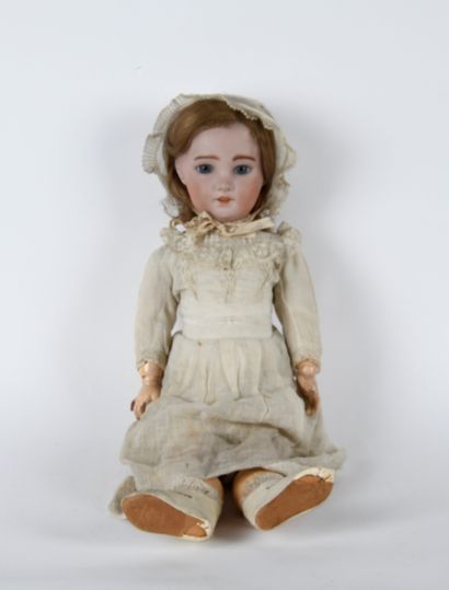 SFBJ, Poupée tête porcelaine
Articulée, yeux...