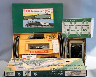 MECCANO HORNBY - acHO.
Réunion de trois boîtes...