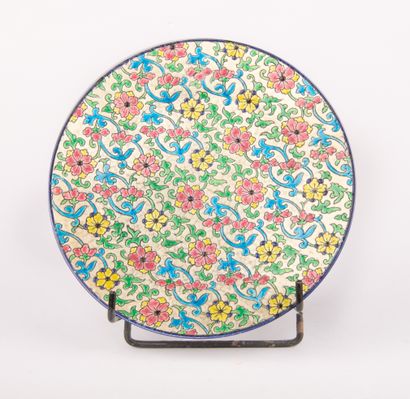 LONGWY,
Assiette en faïence émaillée polychrome...