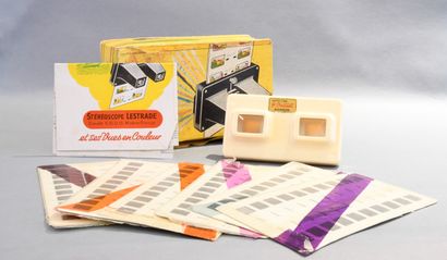 LESTRADE. 
Visionneuse stéréoscope en plastique...