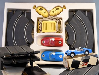 CIRCUIT 24 - Les 24 heures du Mans.
Coffret...