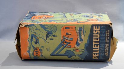 JOUSTRA. 
Pelleteuse mécanique en tôle lithographiée...