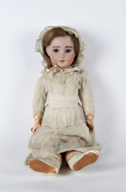 SFBJ, Poupée tête porcelaine
Articulée, yeux...