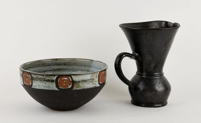 Reunion of a ceramic bowl decorated with...