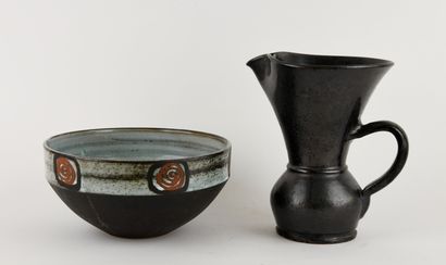 Reunion of a ceramic bowl decorated with...