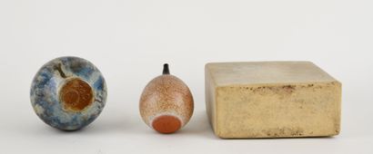 Set of three vases including :
- Rectangular...