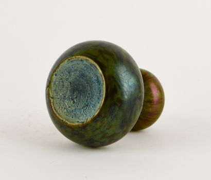 LOETZ, in the taste of.
Small iridescent...