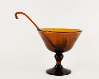 BIOT.
Brown-tinted bubble glass punch bowl...