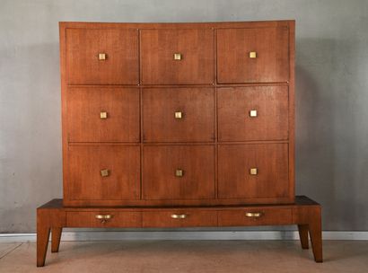 FRENCH WORK FROM THE 1950S. 
Large oak sideboard...