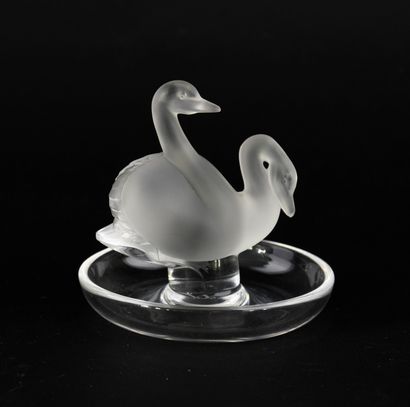 LALIQUE France.
Circular crystal baguier,...