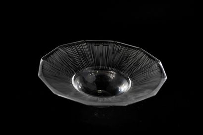 LALIQUE France.
Circular crystal bowl with...