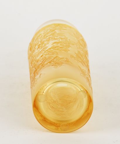 LALIQUE France.
Yellow-tinted pressed glass...