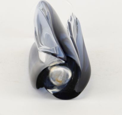 LALIQUE France.
Violet-blue tinted crystal...