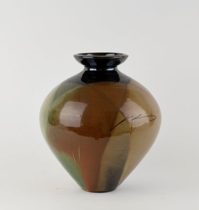 Top-shaped terracotta vase with plychrome...