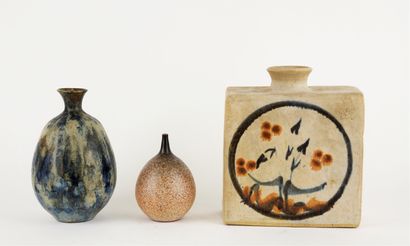 Set of three vases including :
- Rectangular...
