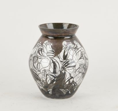 SAINT GRAAL.
Vase with swollen belly decorated...