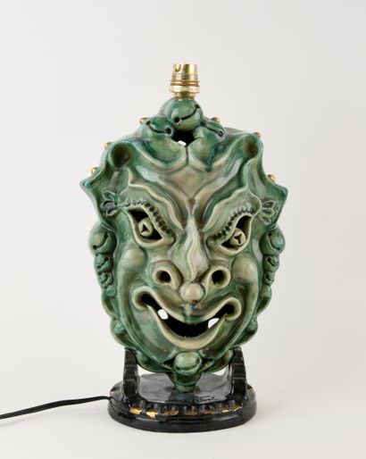 P. VIAL (Xxth century) in Eze.
Ceramic lamp...