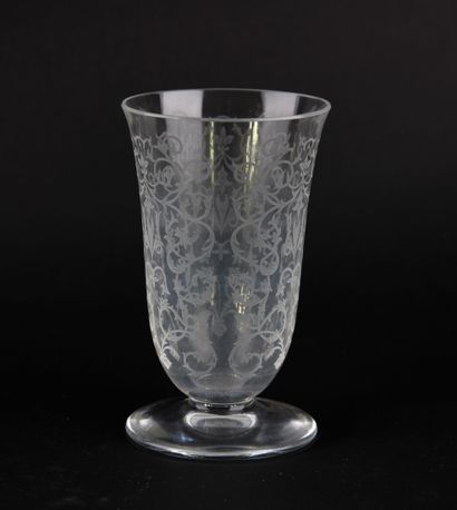 BACCARAT.
Crystal vase with engraved scrolls,...