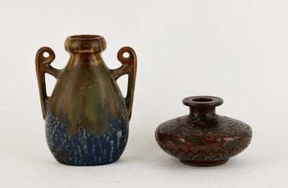 Meeting of two vases, including :
- Stoneware...