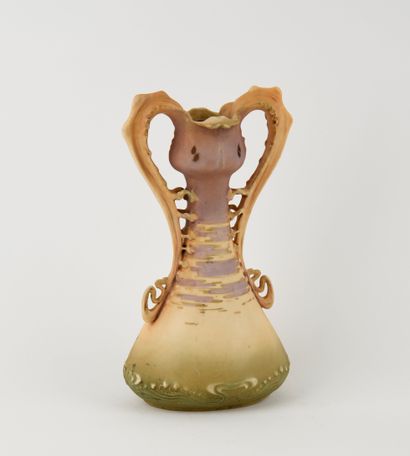 TURN-TEPLITZ, Bohemia.
Porcelain vase in...