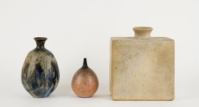 Set of three vases including :
- Rectangular...