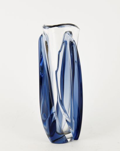 LALIQUE France.
Violet-blue tinted crystal...