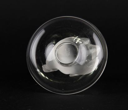 LALIQUE France.
Circular crystal baguier,...