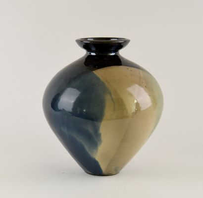 Top-shaped terracotta vase with plychrome...