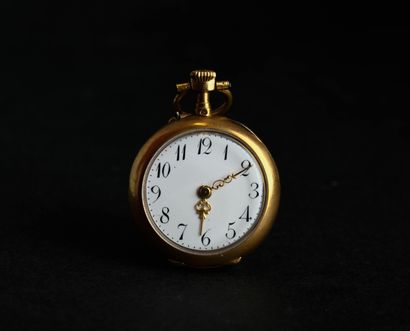 Montre de col en or jaune.
Le cadran émaillé...