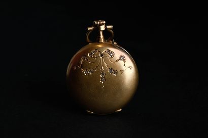 Montre de col en or jaune.
Le cadran émaillé...
