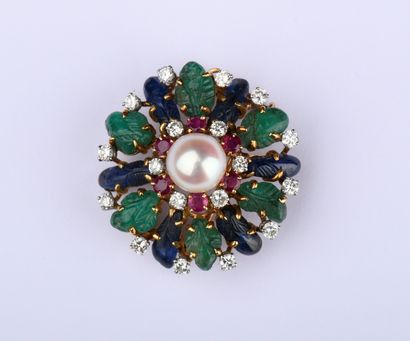 Tutti Frutti round brooch centered on a round...