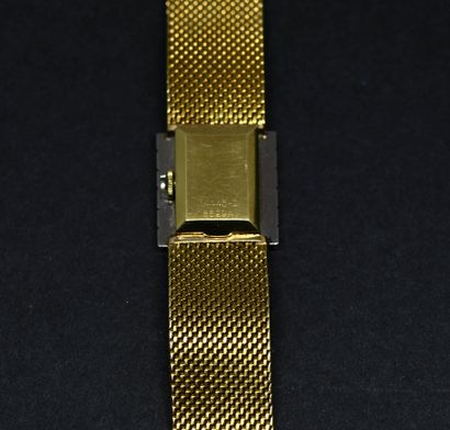 UNIVERSAL GENEVE.
Montre de poignet de dame...
