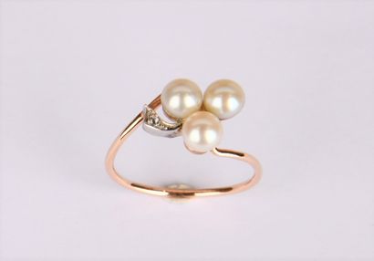Clover ring, circa 1900, French work.
Ring...