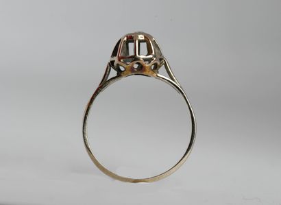 Solitaire ring in 18-carat (750 thousandths)...