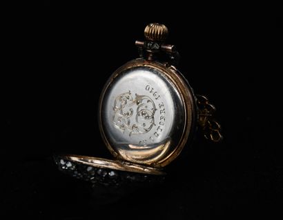 Montre de col en argent et vermeil , le dos...