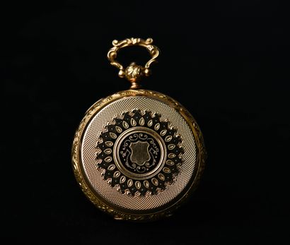 Montre de col en or jaune.
Revers niellé...
