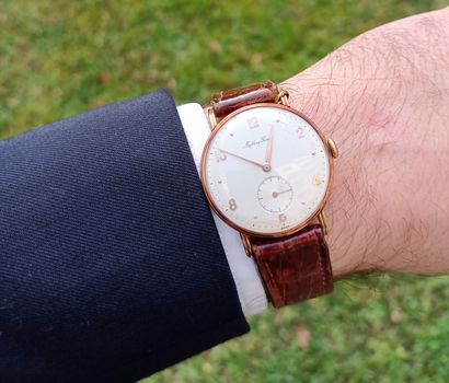 MATHEY-TISSOT.
Montre bracelet en or rose...