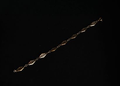 18K (750 thousandths) yellow gold filigree...