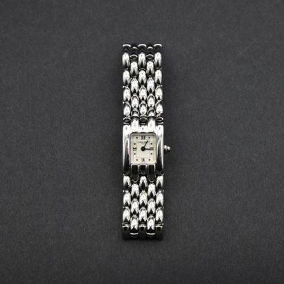 CHAUMET. 
Montre de dame rectangulaire en...