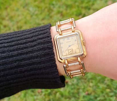 LONGINES.
Montre de poignet de dame en or...