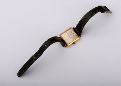 Bracelet montre de femme de la maison Omega,...