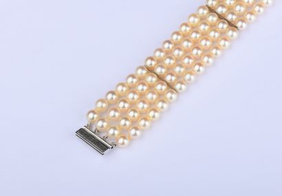 White gold bracelet, 4 rows of cultured pearls,...