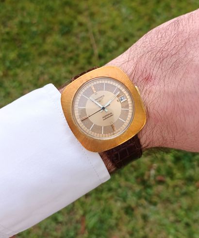 LONGINES.
Montre de poignet pour homme en...
