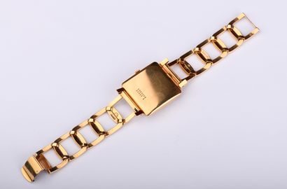 UNIVERSAL GENEVE.
Montre de poignet en or...