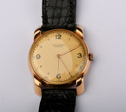 UNIVERSAL GENEVE.
Montre de poignet en or...