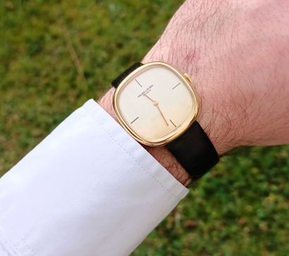 FAVRE-LEUBA.
Montre de poignet en plaqué...