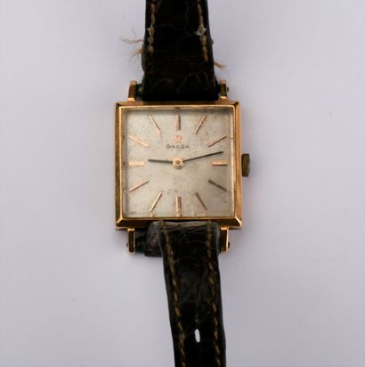 Bracelet montre de femme de la maison Omega,...