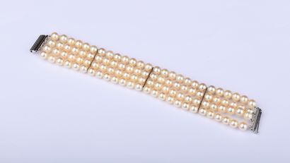 White gold bracelet, 4 rows of cultured pearls,...
