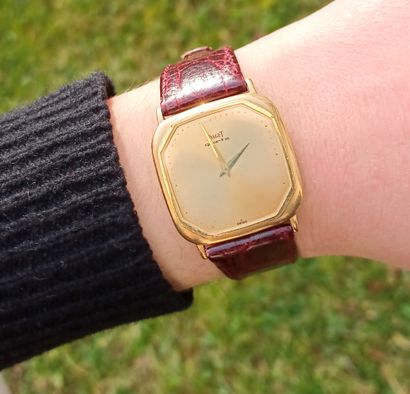 PIAGET.
Montre de poignet en or jaune. 
Le...