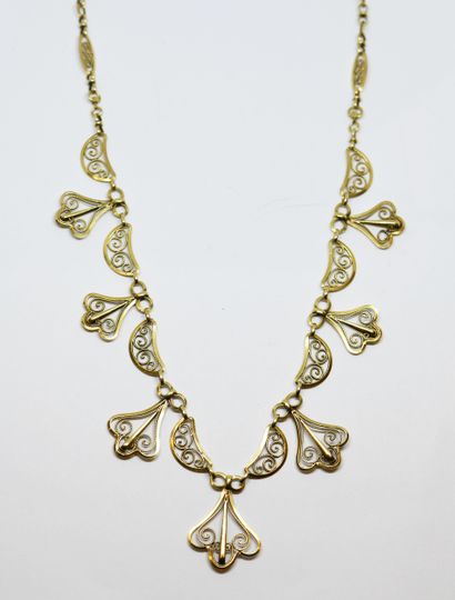 18K (750 thousandths) yellow gold drapery...